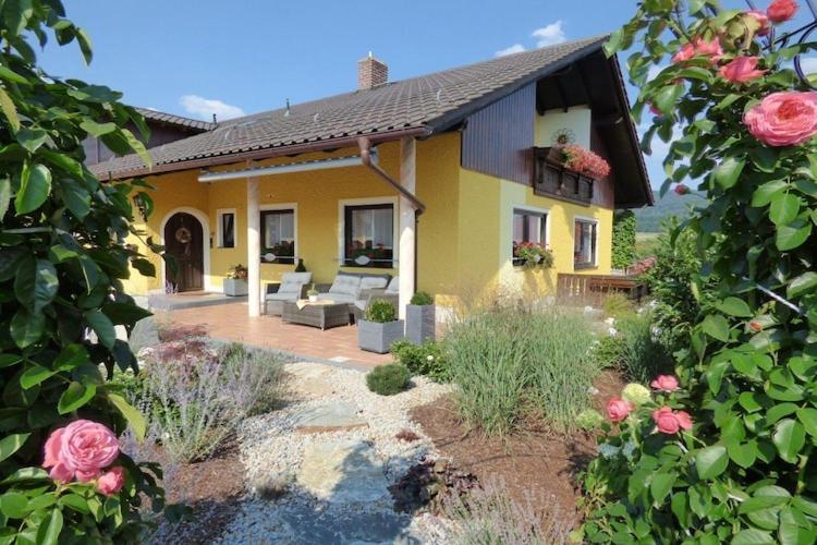 Scenic Apartment With Balcony Garden Deckchairs Barbecue Gleissenberg ภายนอก รูปภาพ